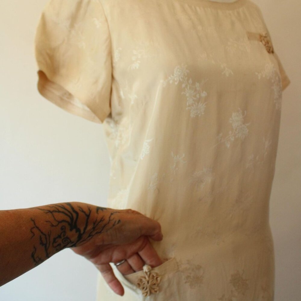 Vintage 1960s Dress with Pocket, Volup Size Calabash House Ivory Silk Damask - Picture 7 of 10